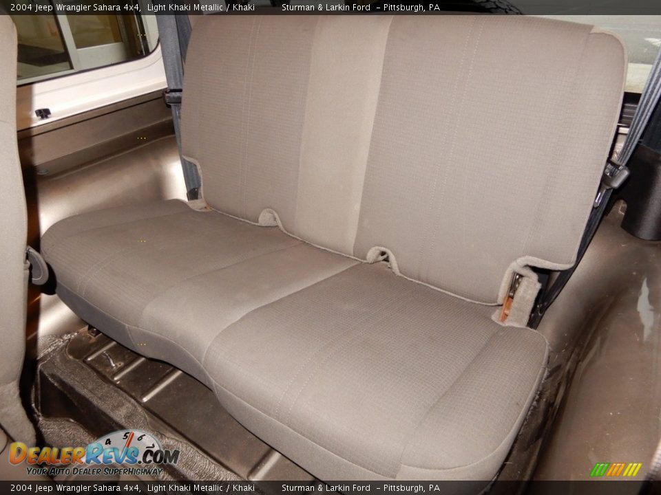 2004 Jeep Wrangler Sahara 4x4 Light Khaki Metallic / Khaki Photo #8