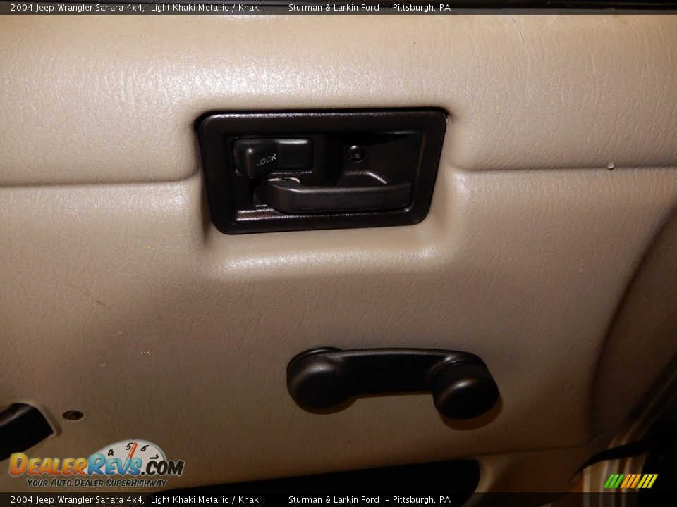 2004 Jeep Wrangler Sahara 4x4 Light Khaki Metallic / Khaki Photo #10