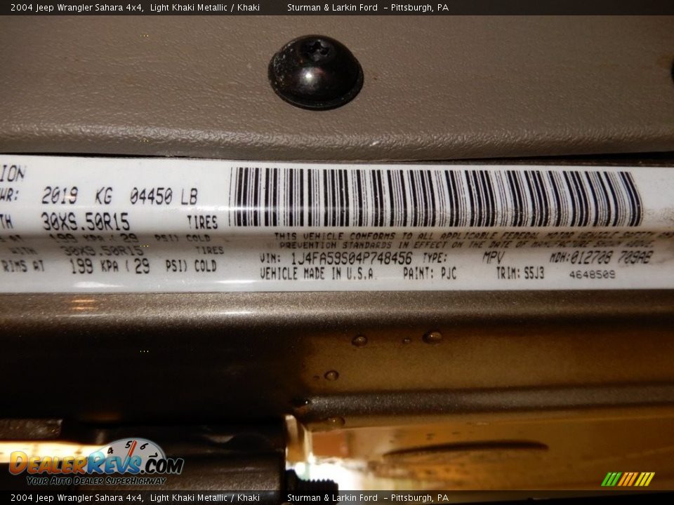 2004 Jeep Wrangler Sahara 4x4 Light Khaki Metallic / Khaki Photo #11