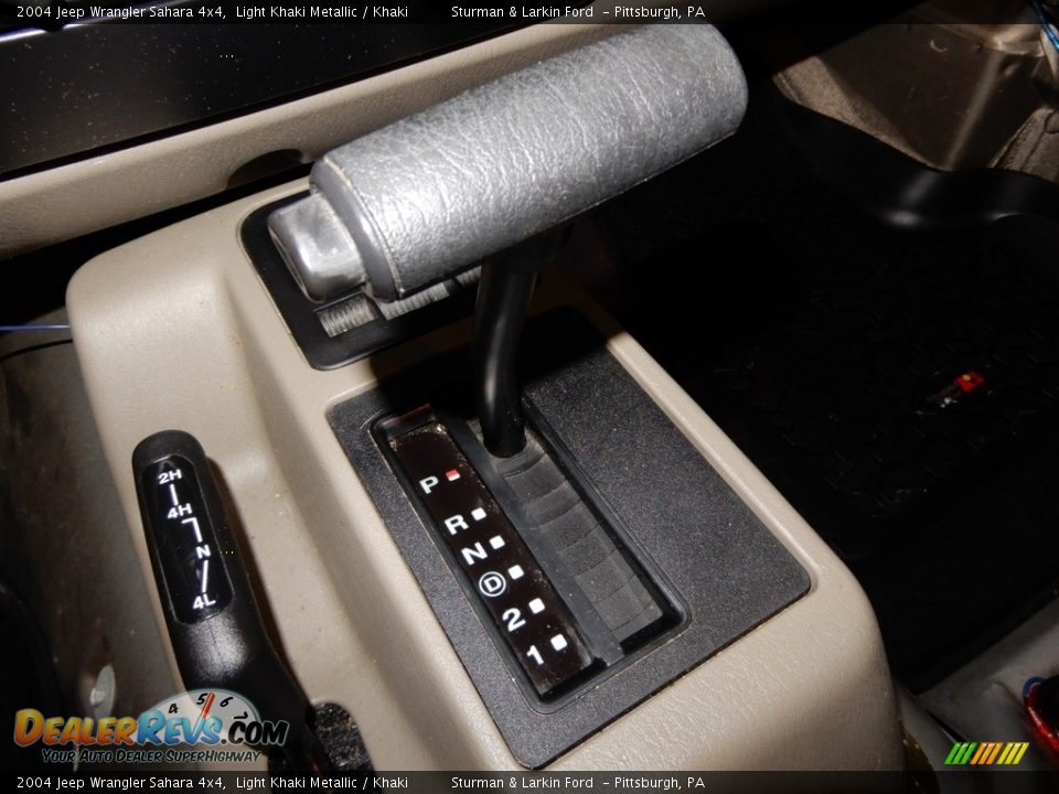 2004 Jeep Wrangler Sahara 4x4 Light Khaki Metallic / Khaki Photo #12