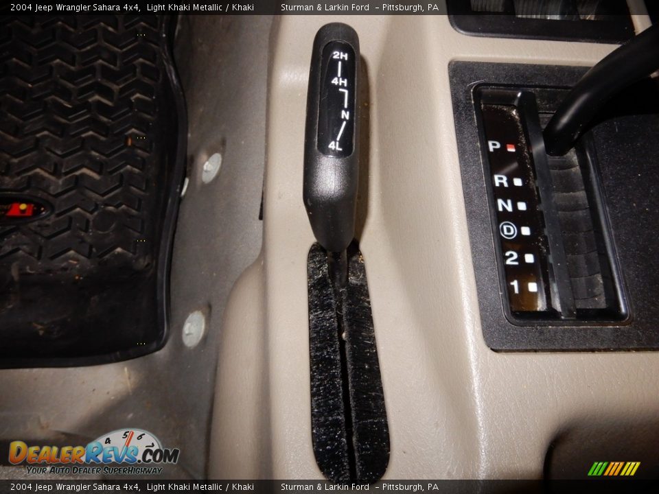 2004 Jeep Wrangler Sahara 4x4 Light Khaki Metallic / Khaki Photo #13