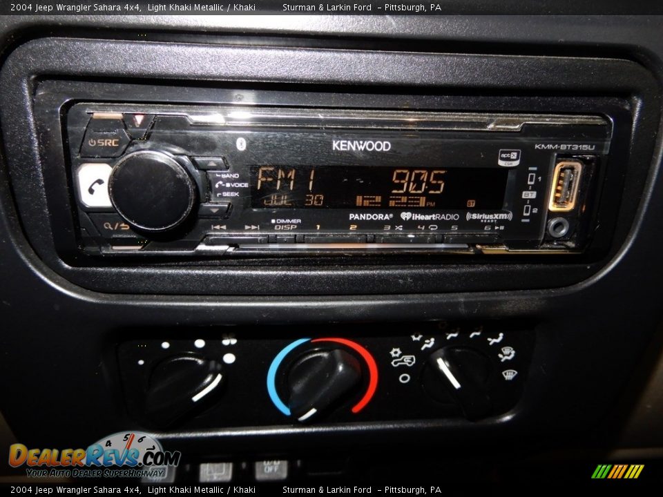 2004 Jeep Wrangler Sahara 4x4 Light Khaki Metallic / Khaki Photo #14