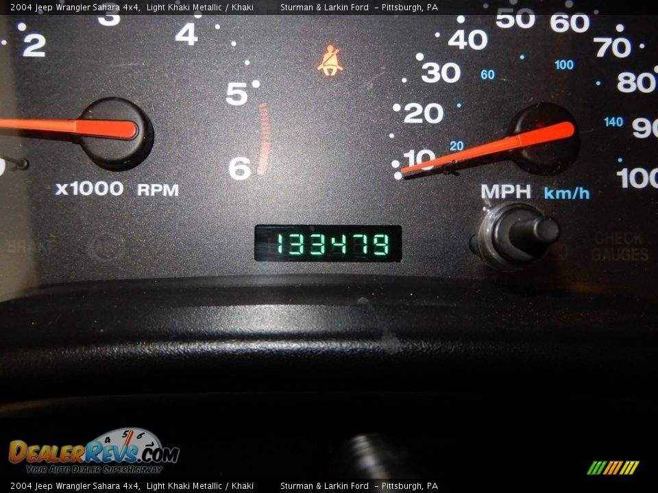 2004 Jeep Wrangler Sahara 4x4 Light Khaki Metallic / Khaki Photo #15