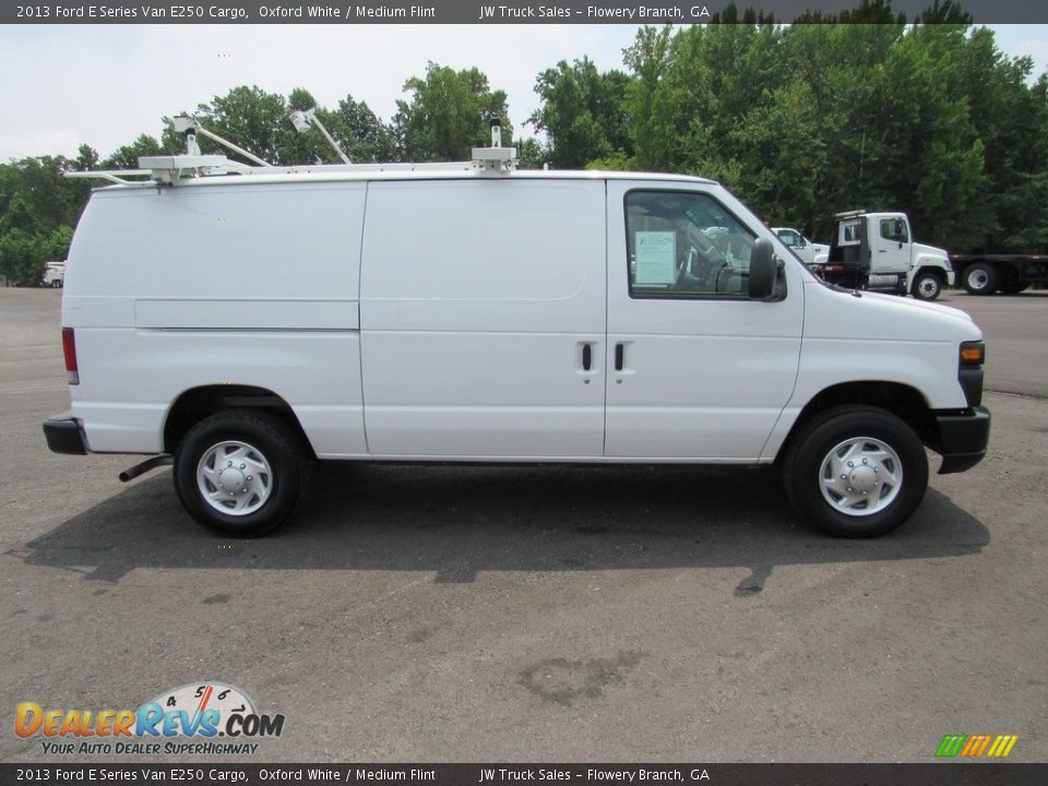 2013 Ford E Series Van E250 Cargo Oxford White / Medium Flint Photo #2