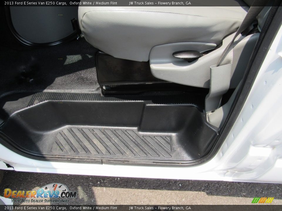 2013 Ford E Series Van E250 Cargo Oxford White / Medium Flint Photo #13