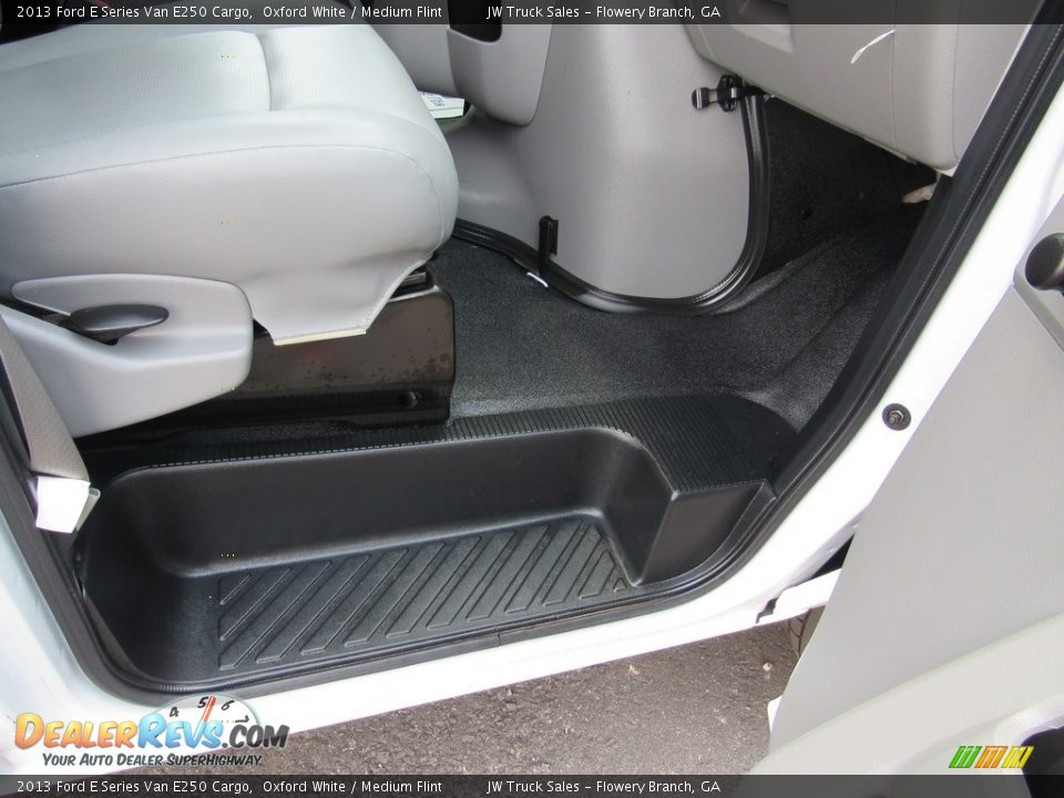 2013 Ford E Series Van E250 Cargo Oxford White / Medium Flint Photo #28