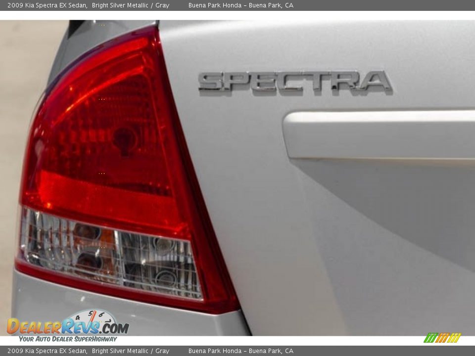 2009 Kia Spectra EX Sedan Bright Silver Metallic / Gray Photo #11