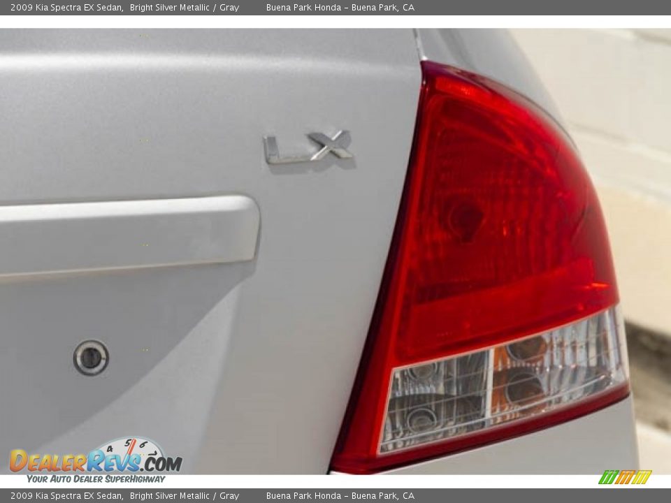 2009 Kia Spectra EX Sedan Bright Silver Metallic / Gray Photo #12