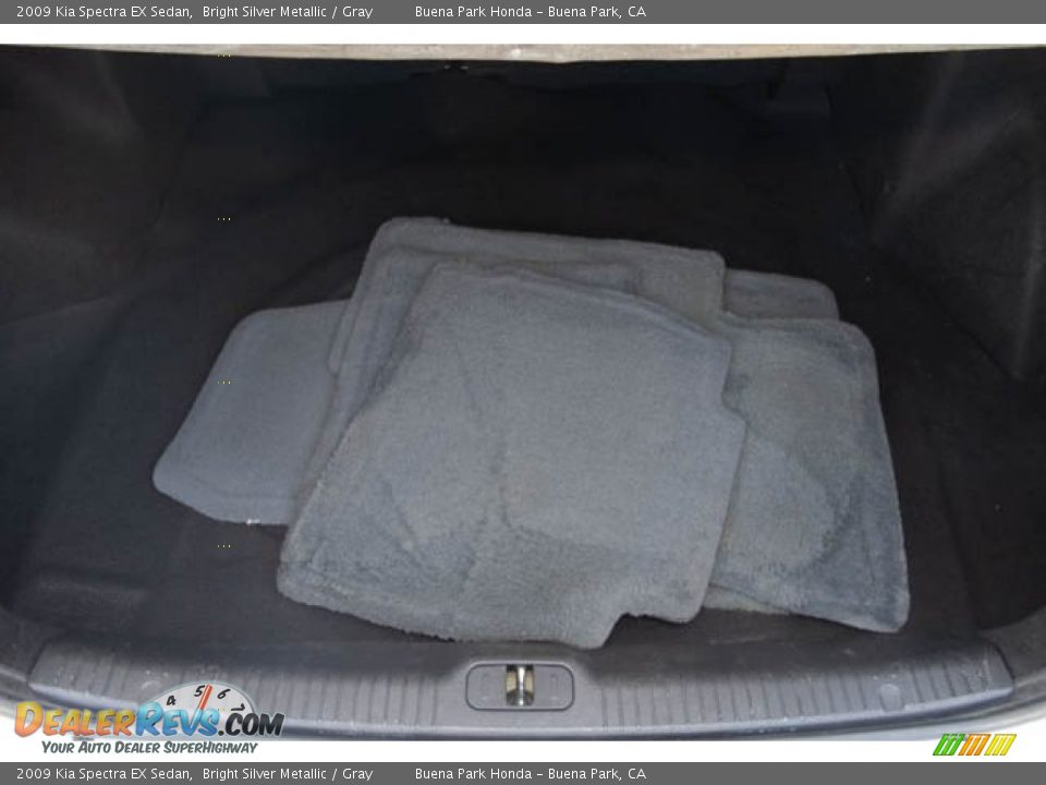 2009 Kia Spectra EX Sedan Bright Silver Metallic / Gray Photo #17
