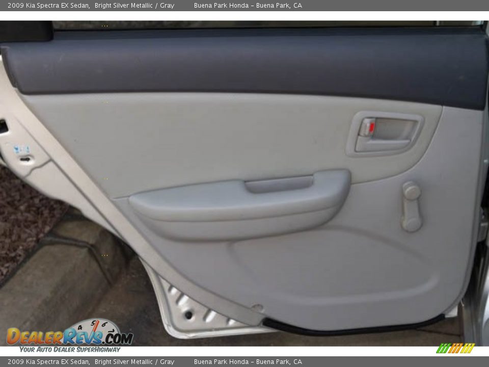 2009 Kia Spectra EX Sedan Bright Silver Metallic / Gray Photo #24