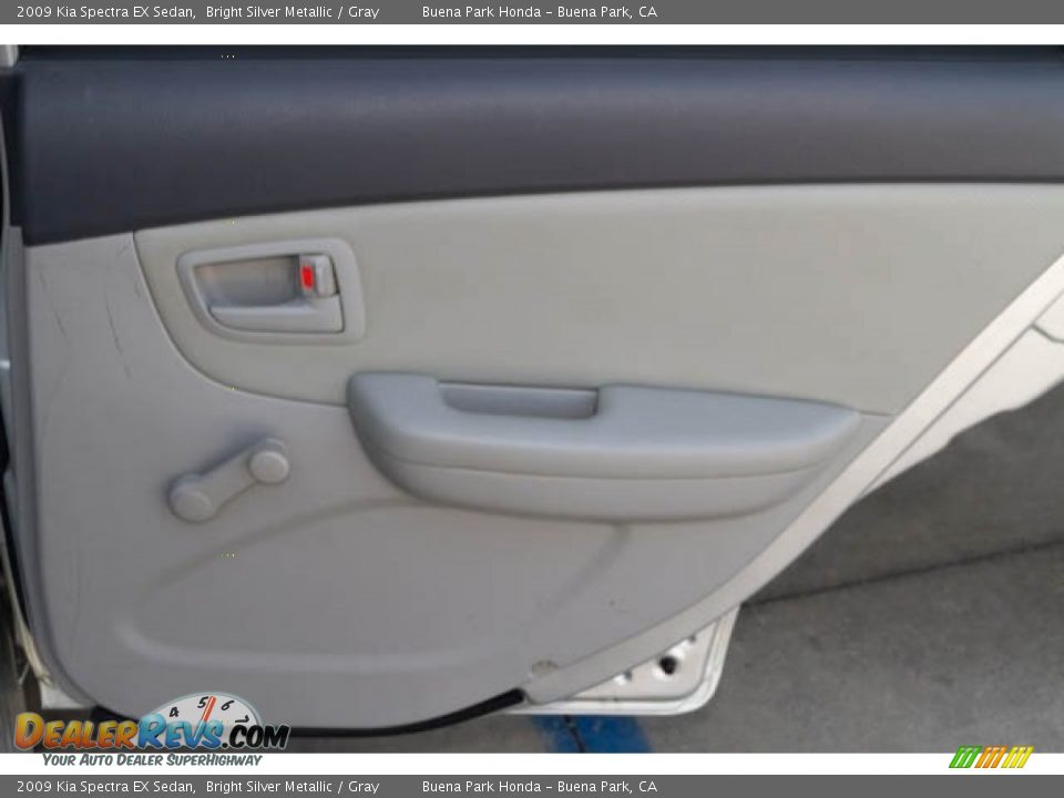 2009 Kia Spectra EX Sedan Bright Silver Metallic / Gray Photo #25