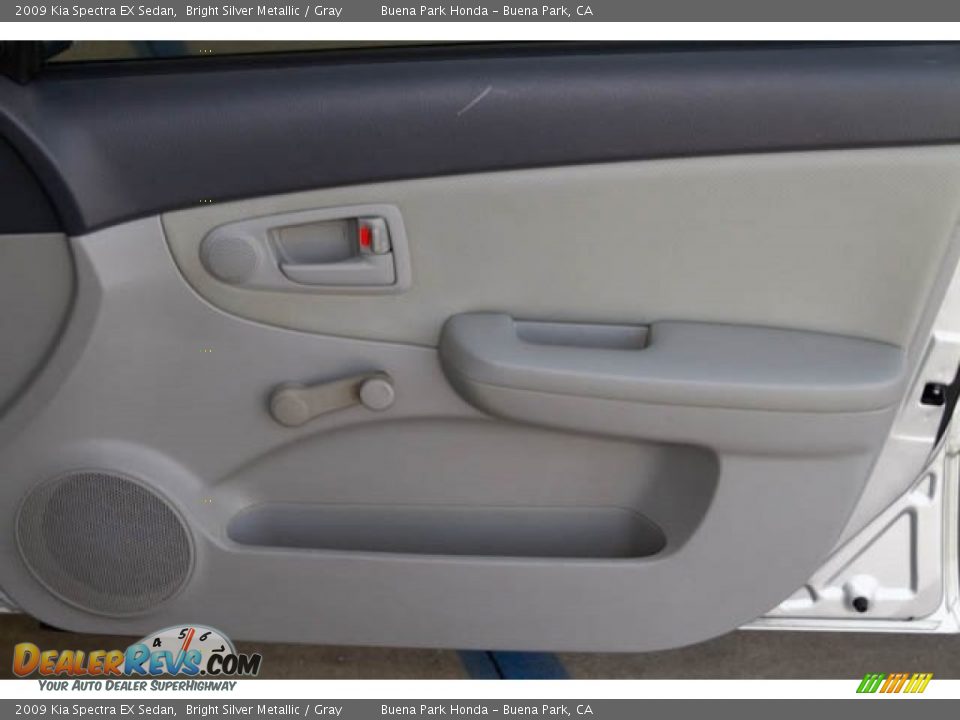 2009 Kia Spectra EX Sedan Bright Silver Metallic / Gray Photo #26