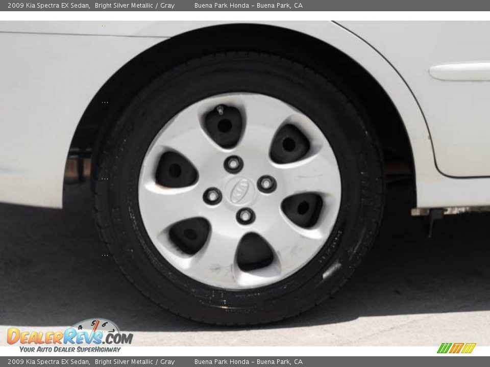 2009 Kia Spectra EX Sedan Bright Silver Metallic / Gray Photo #28