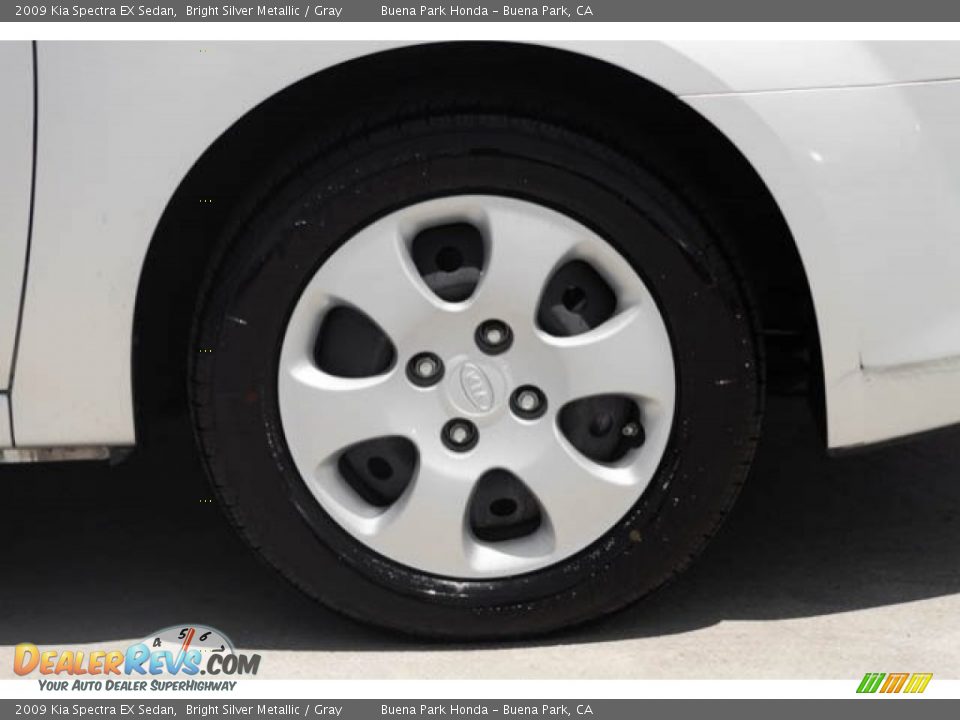 2009 Kia Spectra EX Sedan Bright Silver Metallic / Gray Photo #29