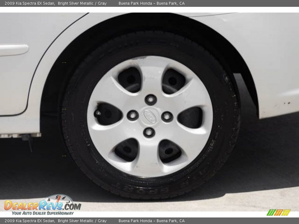2009 Kia Spectra EX Sedan Bright Silver Metallic / Gray Photo #30