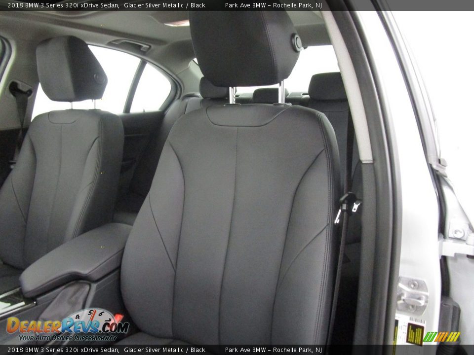 2018 BMW 3 Series 320i xDrive Sedan Glacier Silver Metallic / Black Photo #11