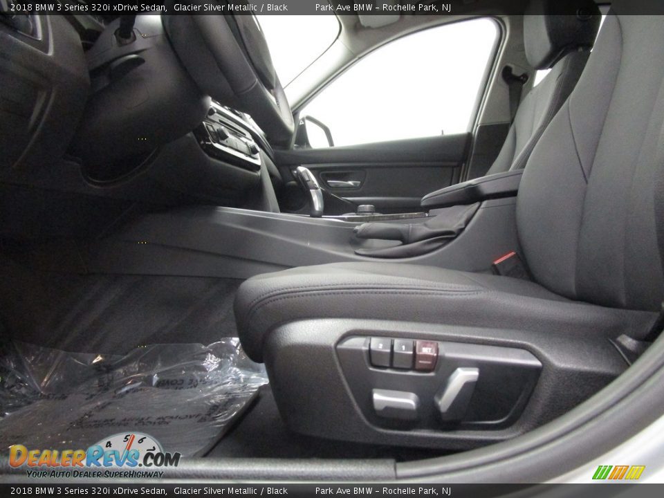 2018 BMW 3 Series 320i xDrive Sedan Glacier Silver Metallic / Black Photo #12