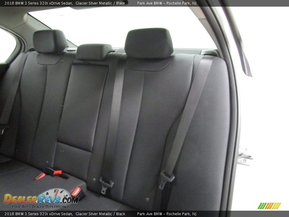 2018 BMW 3 Series 320i xDrive Sedan Glacier Silver Metallic / Black Photo #14