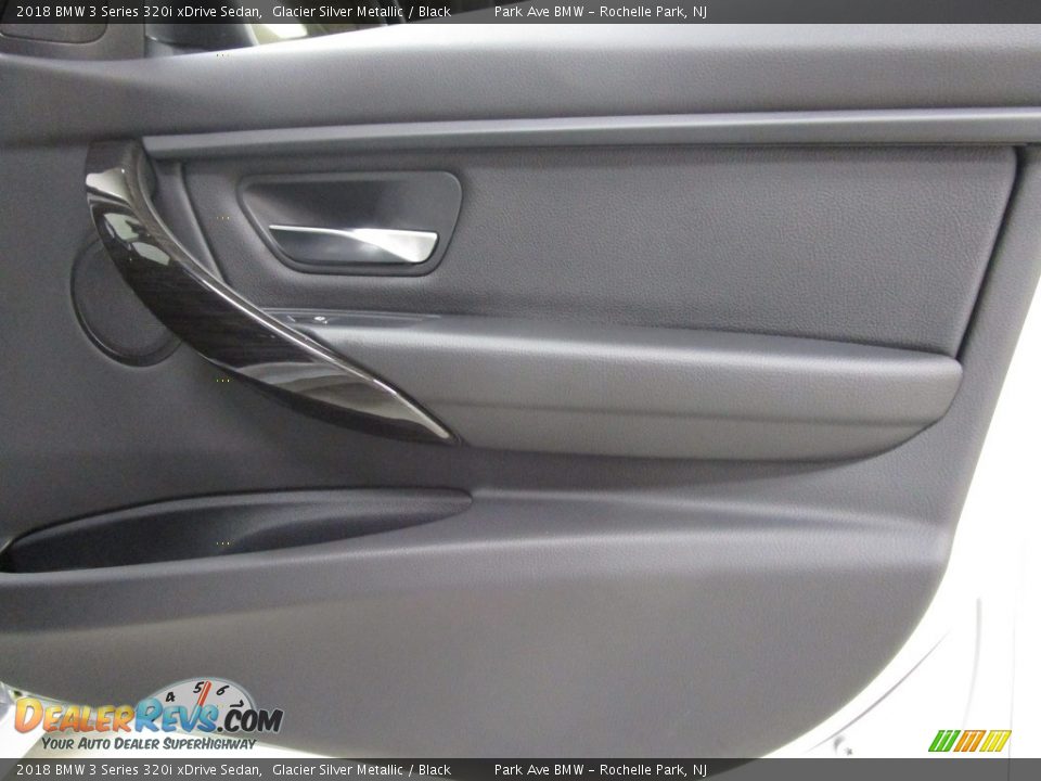 2018 BMW 3 Series 320i xDrive Sedan Glacier Silver Metallic / Black Photo #16