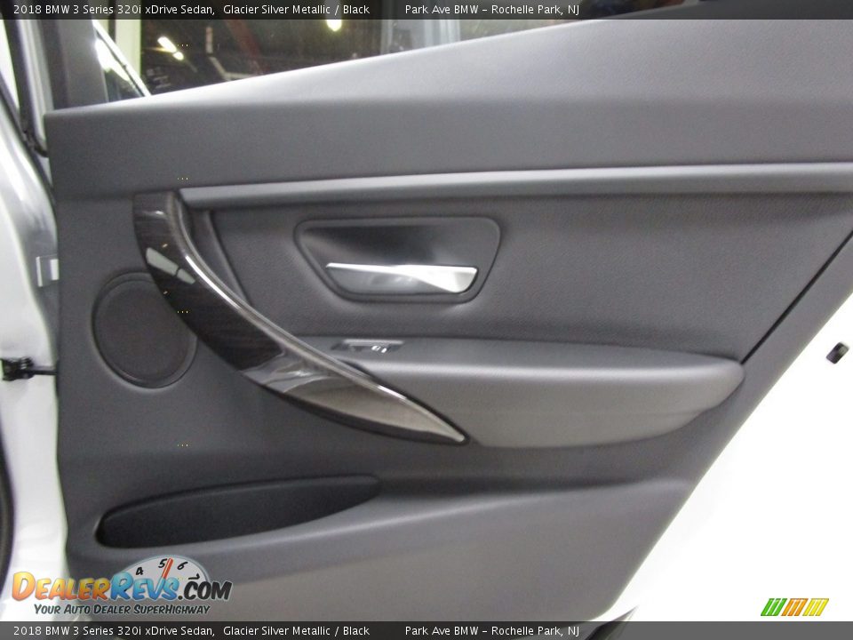2018 BMW 3 Series 320i xDrive Sedan Glacier Silver Metallic / Black Photo #19