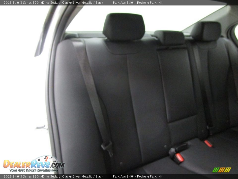 2018 BMW 3 Series 320i xDrive Sedan Glacier Silver Metallic / Black Photo #20