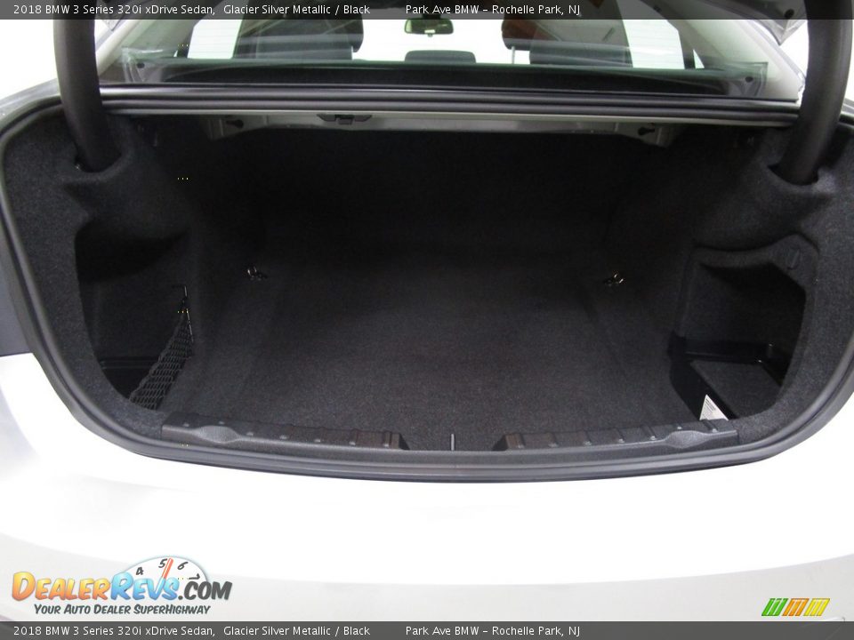 2018 BMW 3 Series 320i xDrive Sedan Glacier Silver Metallic / Black Photo #23