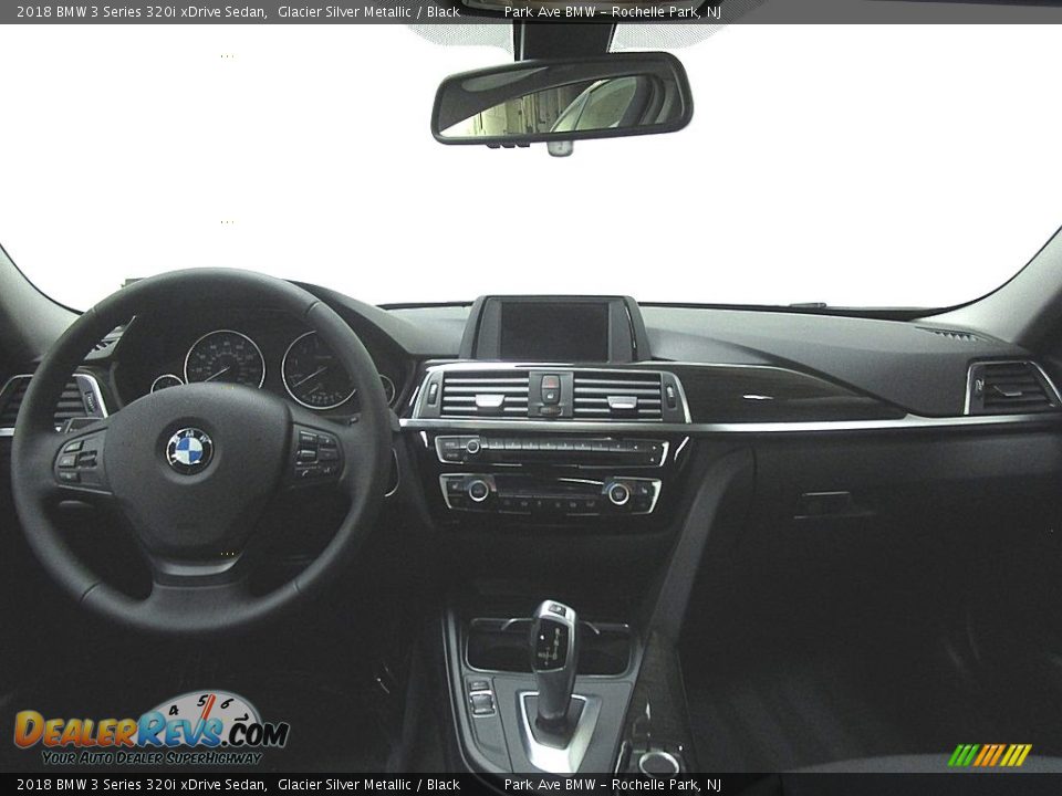 2018 BMW 3 Series 320i xDrive Sedan Glacier Silver Metallic / Black Photo #25