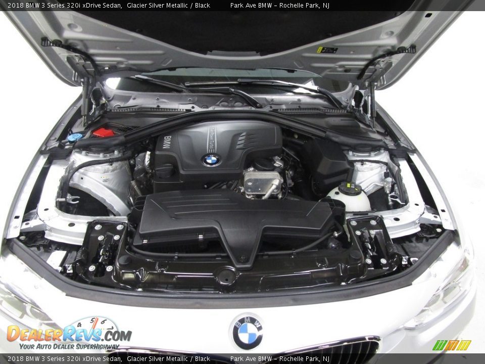 2018 BMW 3 Series 320i xDrive Sedan Glacier Silver Metallic / Black Photo #32