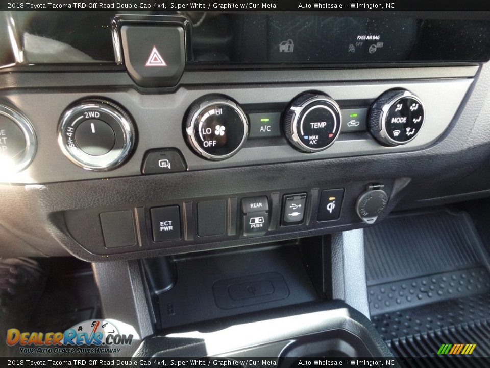 2018 Toyota Tacoma TRD Off Road Double Cab 4x4 Super White / Graphite w/Gun Metal Photo #19