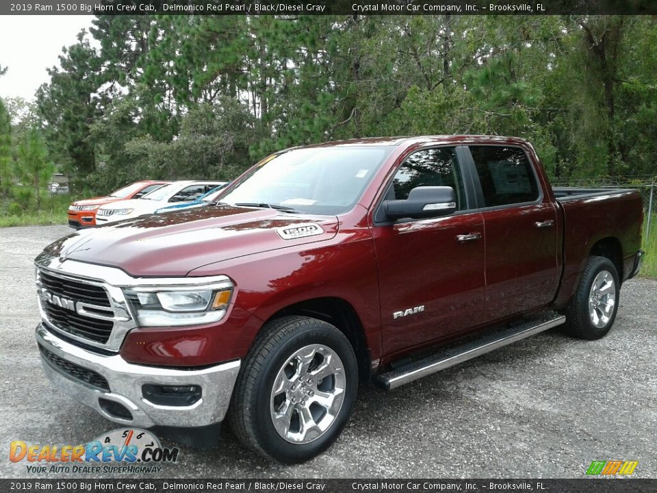 Front 3/4 View of 2019 Ram 1500 Big Horn Crew Cab Photo #1