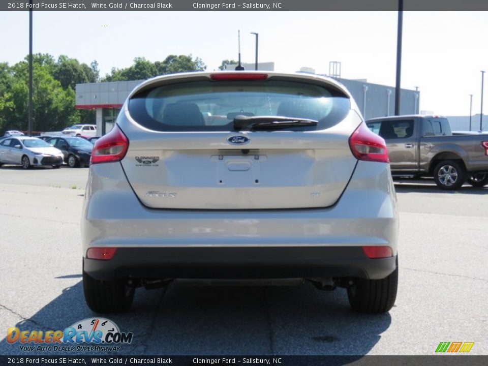 2018 Ford Focus SE Hatch White Gold / Charcoal Black Photo #22