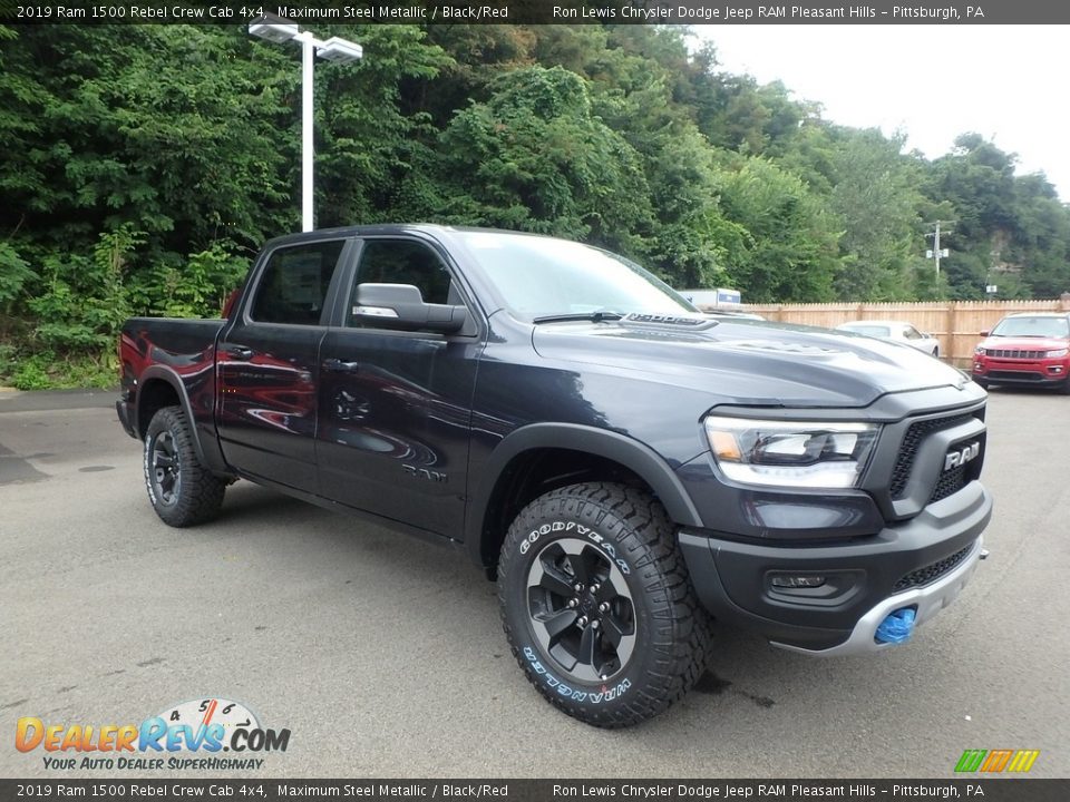Front 3/4 View of 2019 Ram 1500 Rebel Crew Cab 4x4 Photo #7