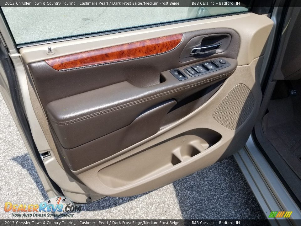 2013 Chrysler Town & Country Touring Cashmere Pearl / Dark Frost Beige/Medium Frost Beige Photo #24
