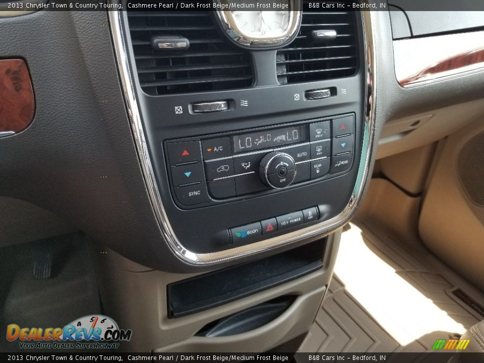 2013 Chrysler Town & Country Touring Cashmere Pearl / Dark Frost Beige/Medium Frost Beige Photo #31