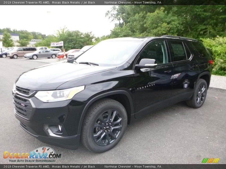 Front 3/4 View of 2019 Chevrolet Traverse RS AWD Photo #1
