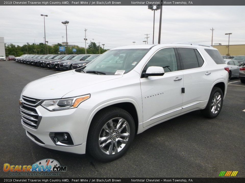 Front 3/4 View of 2019 Chevrolet Traverse High Country AWD Photo #1