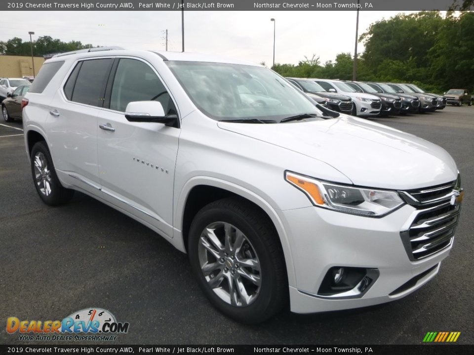 Front 3/4 View of 2019 Chevrolet Traverse High Country AWD Photo #7