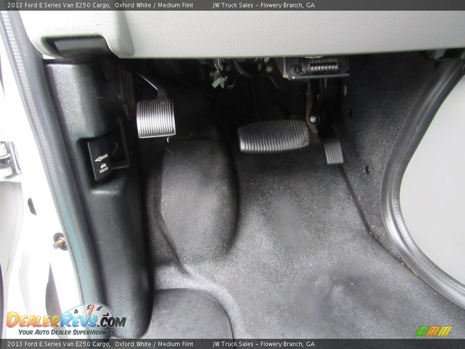 2013 Ford E Series Van E250 Cargo Oxford White / Medium Flint Photo #20