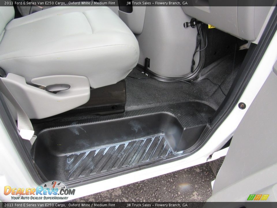2013 Ford E Series Van E250 Cargo Oxford White / Medium Flint Photo #32