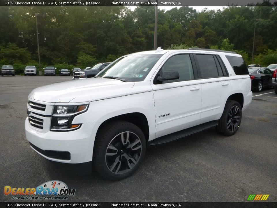 Front 3/4 View of 2019 Chevrolet Tahoe LT 4WD Photo #1