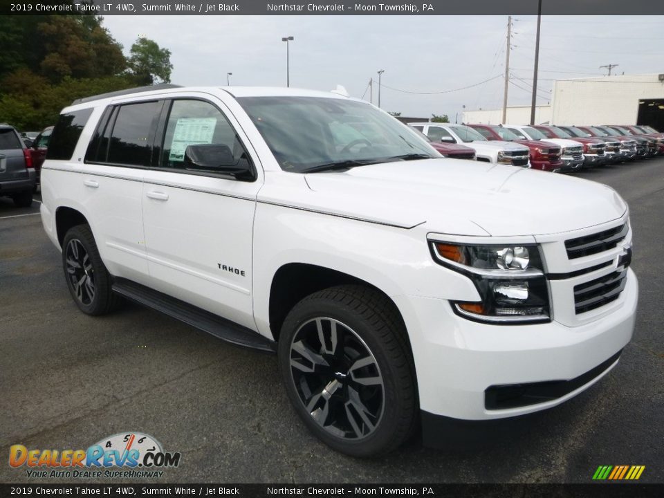 Front 3/4 View of 2019 Chevrolet Tahoe LT 4WD Photo #7