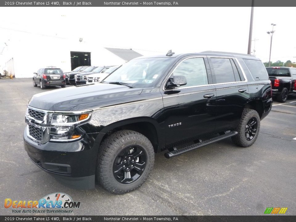 Front 3/4 View of 2019 Chevrolet Tahoe LS 4WD Photo #1