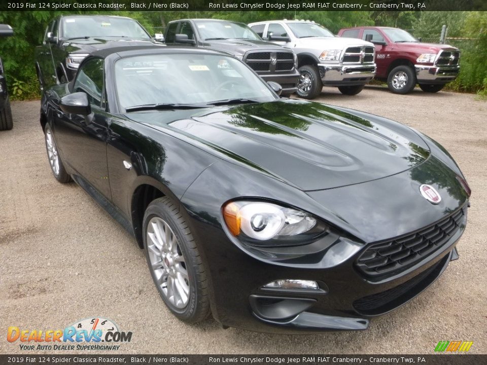 Front 3/4 View of 2019 Fiat 124 Spider Classica Roadster Photo #7