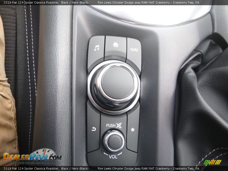Controls of 2019 Fiat 124 Spider Classica Roadster Photo #20