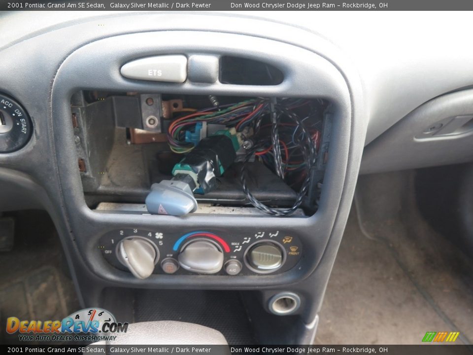 2001 Pontiac Grand Am SE Sedan Galaxy Silver Metallic / Dark Pewter Photo #16