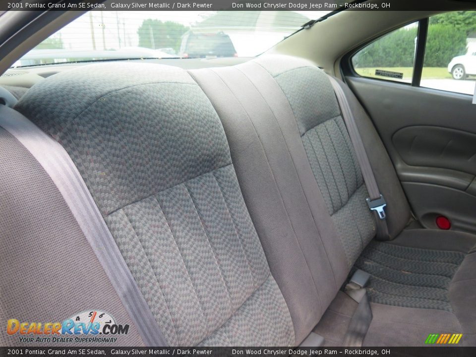 2001 Pontiac Grand Am SE Sedan Galaxy Silver Metallic / Dark Pewter Photo #17