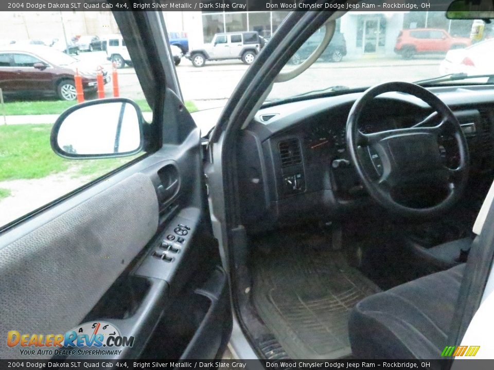 2004 Dodge Dakota SLT Quad Cab 4x4 Bright Silver Metallic / Dark Slate Gray Photo #23