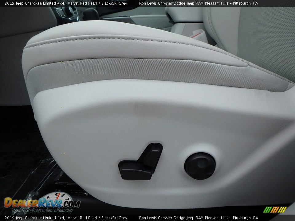2019 Jeep Cherokee Limited 4x4 Velvet Red Pearl / Black/Ski Grey Photo #15