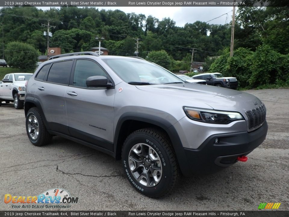 Front 3/4 View of 2019 Jeep Cherokee Trailhawk 4x4 Photo #7