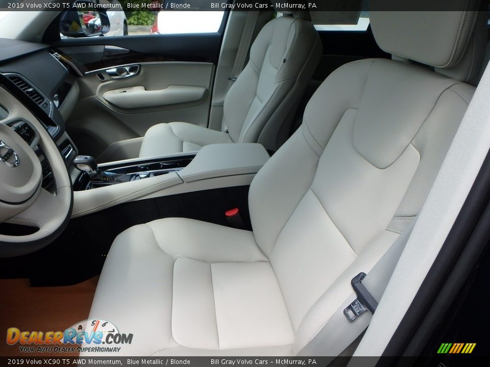 2019 Volvo XC90 T5 AWD Momentum Blue Metallic / Blonde Photo #6